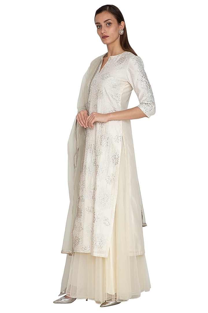 Off White Embroidered Kurta Set by Breathe By Aakanksha Singh at Pernia's Pop Up Shop