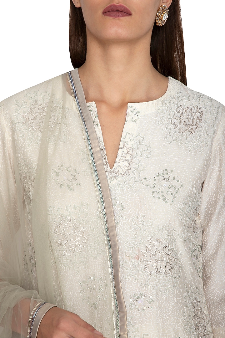 Off White Embroidered Kurta Set by Breathe By Aakanksha Singh at Pernia's Pop Up Shop