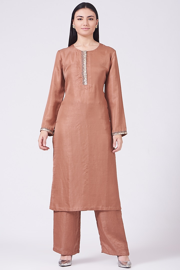 Brownish Pink Embroidered Kurta Set by Breathe By Aakanksha Singh at Pernia's Pop Up Shop
