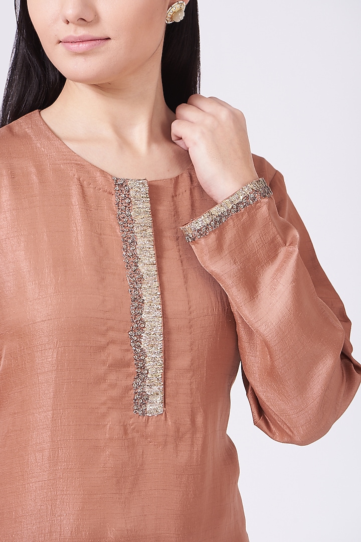 Brownish Pink Embroidered Kurta Set by Breathe By Aakanksha Singh at Pernia's Pop Up Shop
