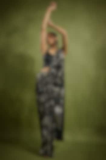 Black Wrinkled Foil Georgette Pre-Draped Wedding Saree Set by Babita Malkani at Pernia's Pop Up Shop