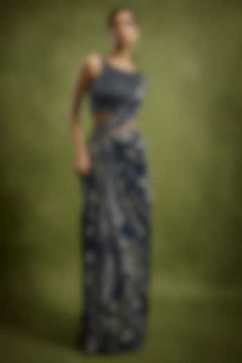 Midnight Blue Wrinkled Foil Georgette Pre-Draped Wedding Saree Set by Babita Malkani at Pernia's Pop Up Shop