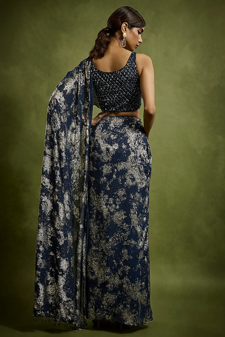 Midnight Blue Wrinkled Foil Georgette Pre-Draped Wedding Saree Set by Babita Malkani at Pernia's Pop Up Shop