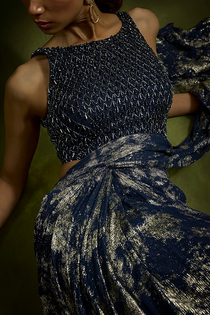 Midnight Blue Wrinkled Foil Georgette Pre-Draped Wedding Saree Set by Babita Malkani at Pernia's Pop Up Shop