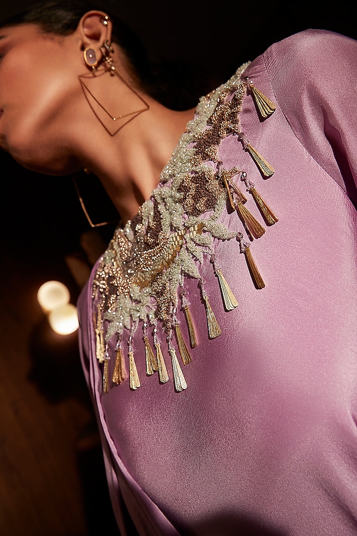 Lilac Mist Silk Thread Embroidered Cowl Kurta Set by Babita Malkani at Pernia's Pop Up Shop