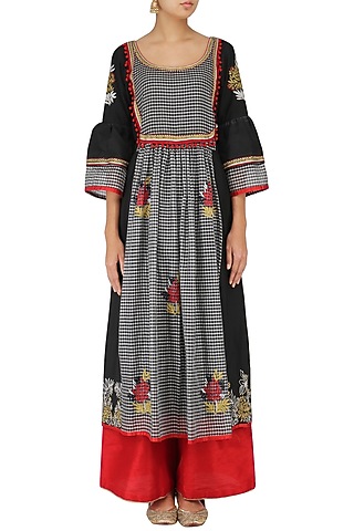 Black and White Checks Embroidered Kurta with Pants Set by Breathe By Aakanksha Singh