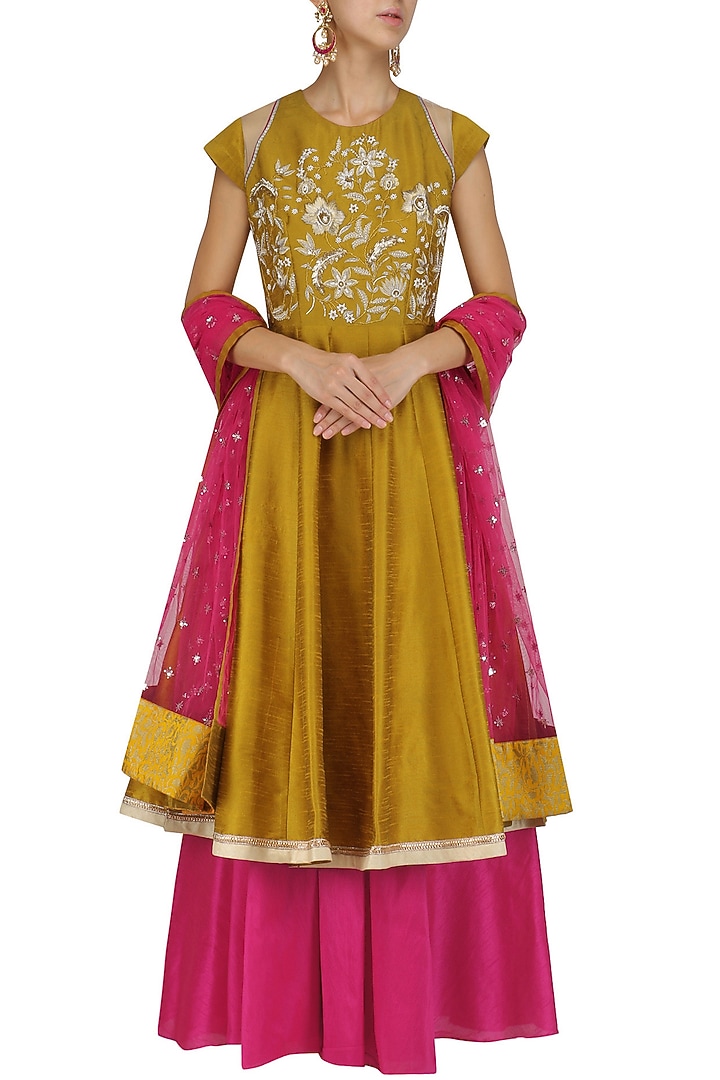 Gold embroidered flared kurta and skirt set available only at Pernia's Pop Up Shop.