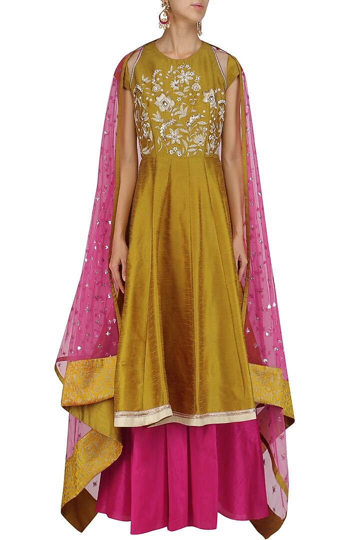 Gold embroidered flared kurta and skirt set available only at Pernia's Pop Up Shop.