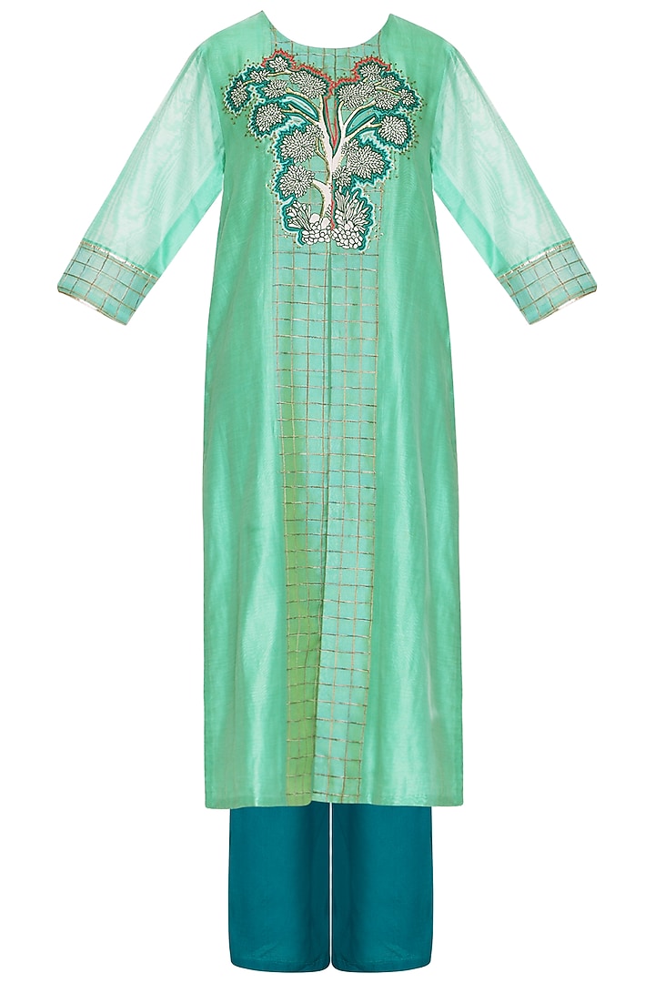Green embroidered kurta set available only at Pernia's Pop Up Shop.