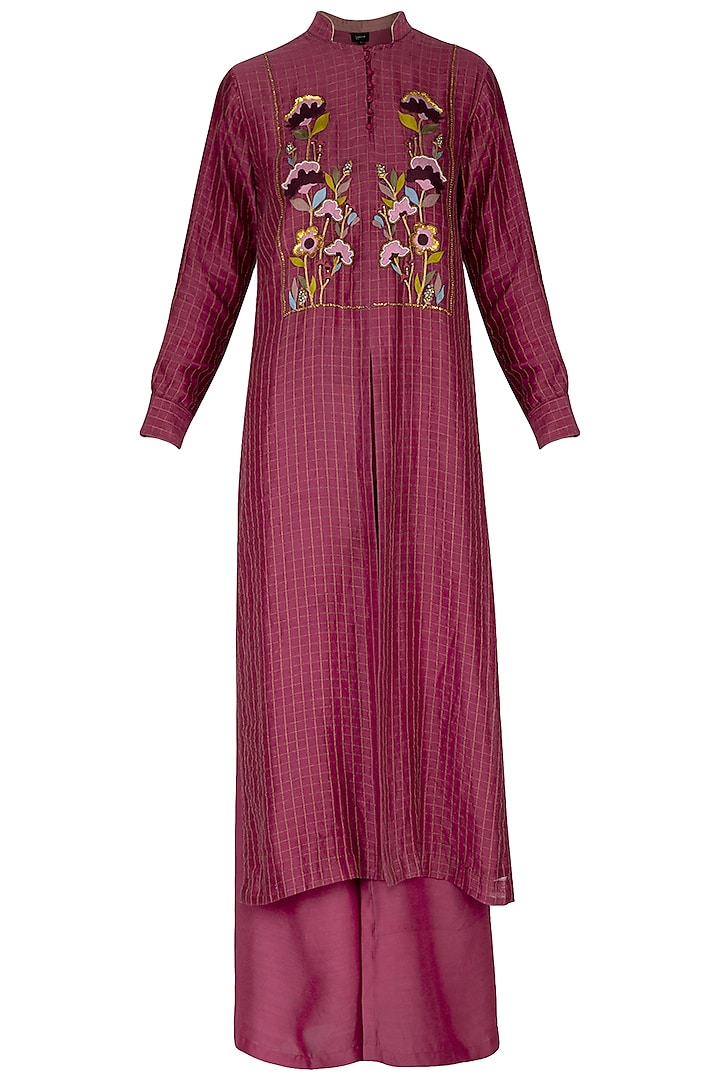 Maroon embroidered kurta with pants by Breathe By Aakanksha Singh
