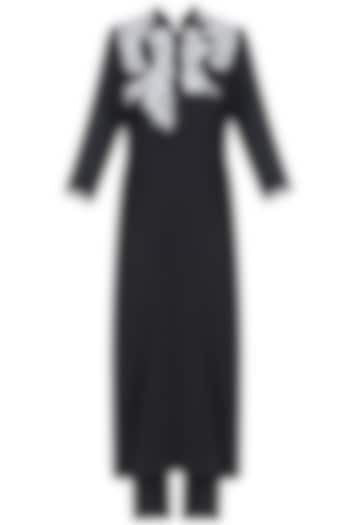 Black embroidered straight kurta and pants set available only at Pernia's Pop Up Shop.