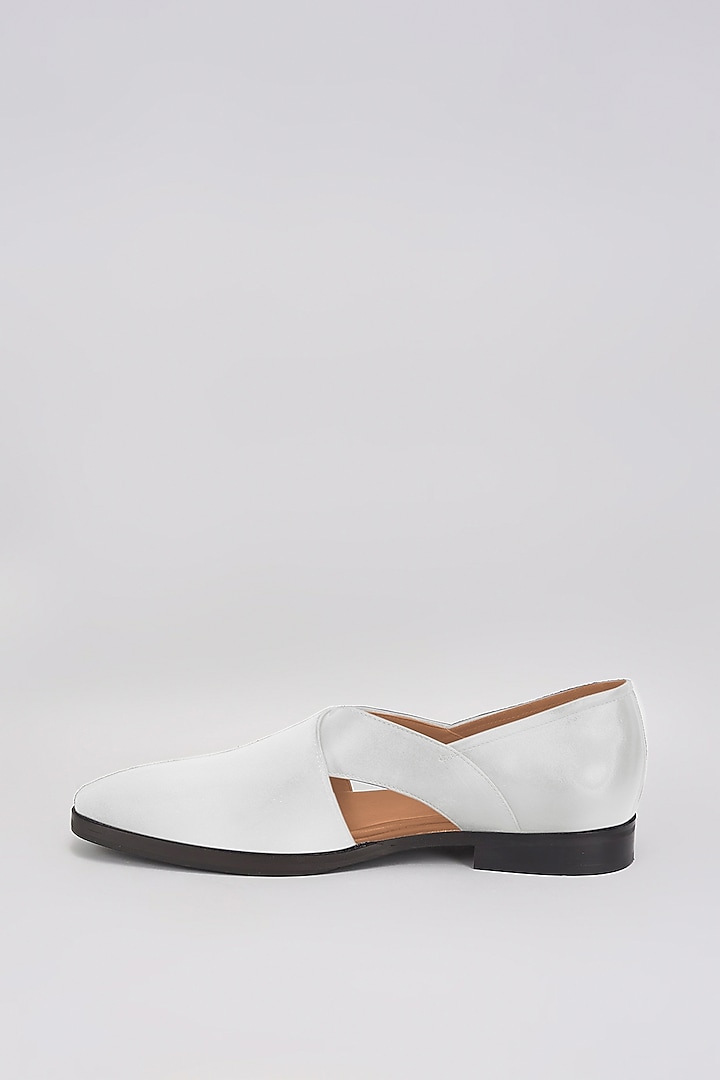 Off-White Velvet & Premium Italian Leather Peshawari Sandals by Bubber Couture