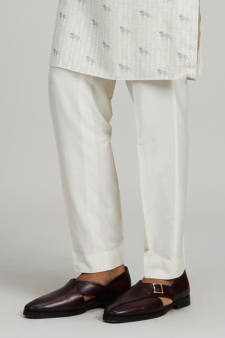 Off-White Textured Cotton Printed Kurta Set by Bubber Couture at Pernia's Pop Up Shop