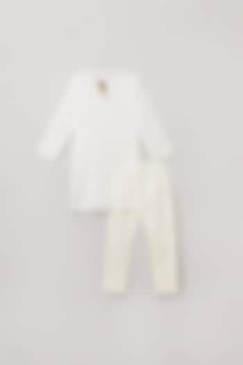 Off-White Pure Linen Kurta Set For Boys by BYB PREMIUM at Pernia's Pop Up Shop