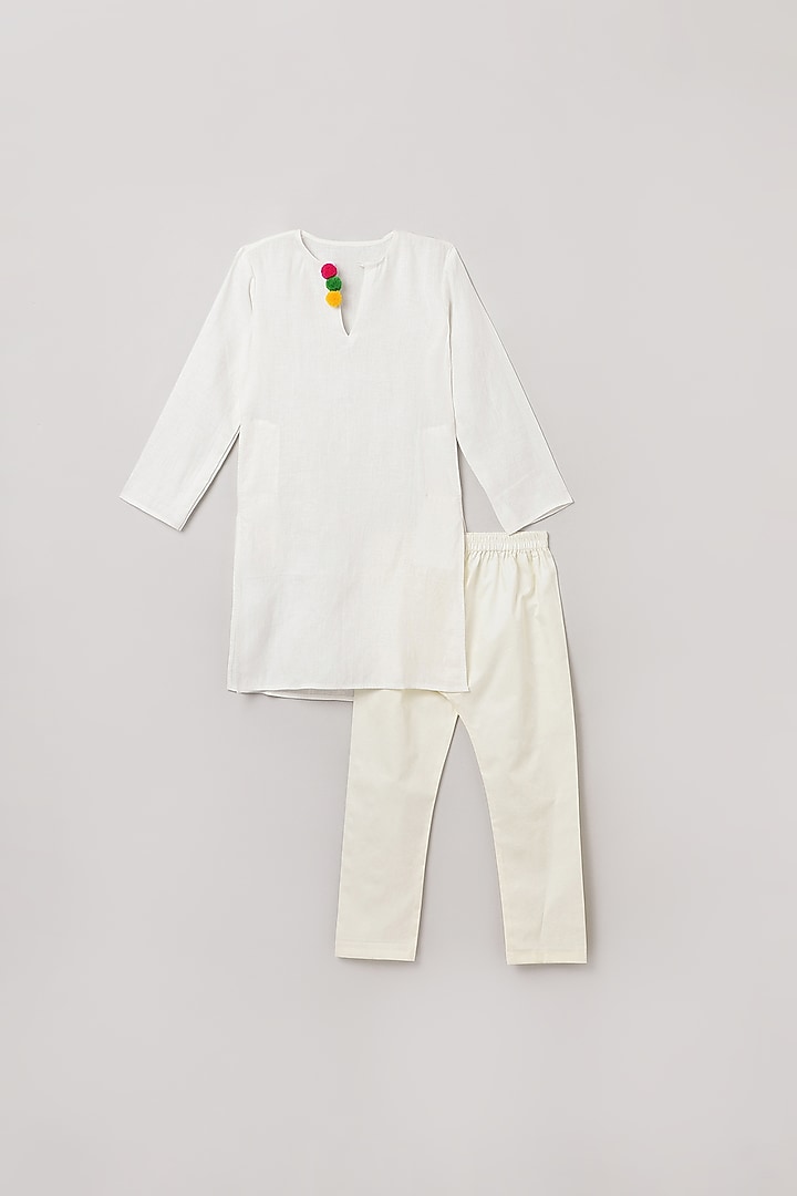 Off-White Pure Linen Kurta Set For Boys by BYB PREMIUM at Pernia's Pop Up Shop
