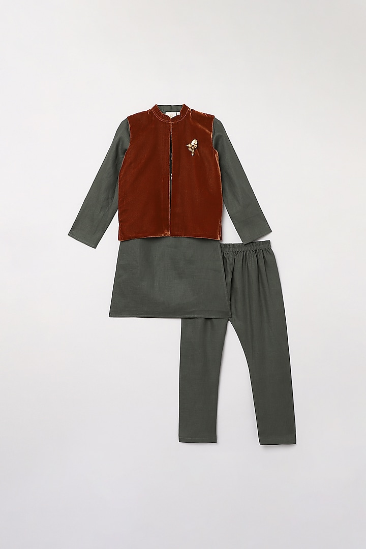 Olive Green Linen Kurta Set With Bundi Jacket For Boys by BYB PREMIUM