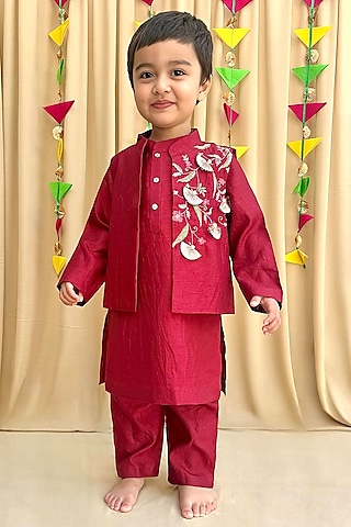 Maroon Dola Silk Bundi Jacket Set For Boys by BYB PREMIUM