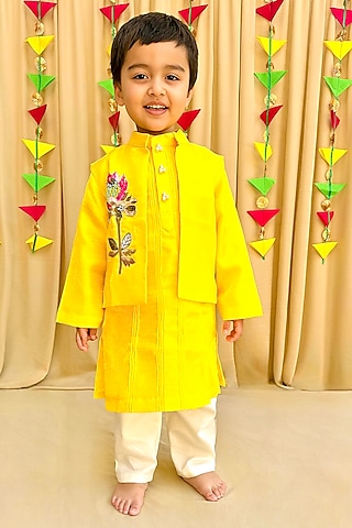 Bright Yellow Tissue Bundi Jacket Set For Boys by BYB PREMIUM