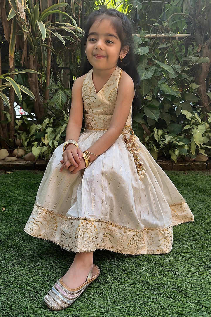 Off-White Chanderi Embellished Skirt Set For Girls by BYB PREMIUM at Pernia's Pop Up Shop