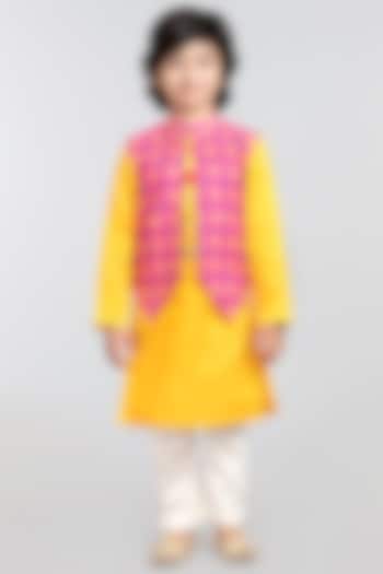 Fuchsia Embroidered Bundi Jacket With Kurta Set For Boys by BYB PREMIUM