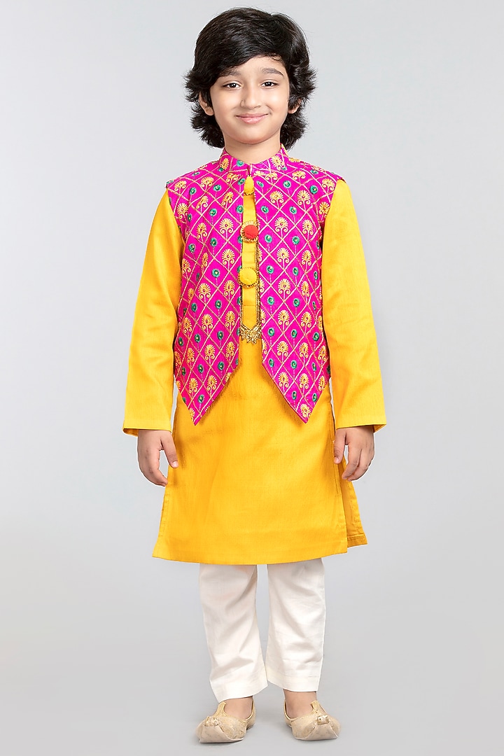 Fuchsia Embroidered Bundi Jacket With Kurta Set For Boys by BYB PREMIUM at Pernia's Pop Up Shop