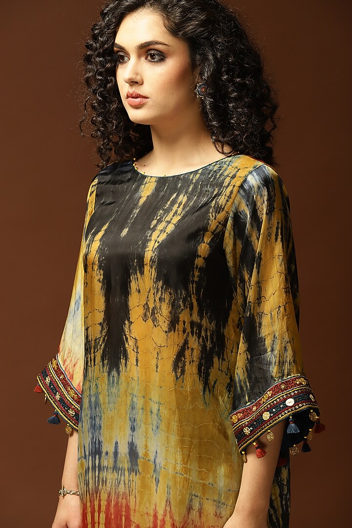 Black Tie-Dyed Short Tunic Set by Capisvirleo at Pernia's Pop Up Shop