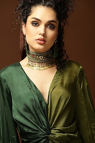 Olive Green Habutai Silk Handcrafted Choker Necklace by Capisvirleo