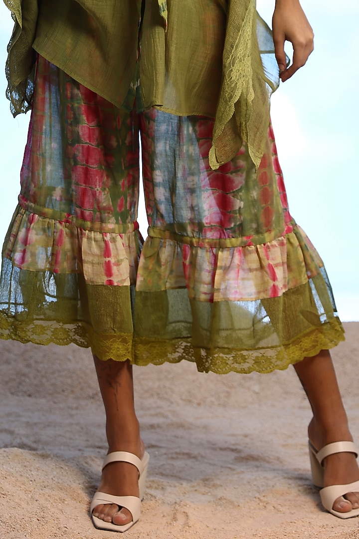 Green Chanderi Silk & Cotton Embroidered Co-Ord Set by Capisvirleo at Pernia's Pop Up Shop