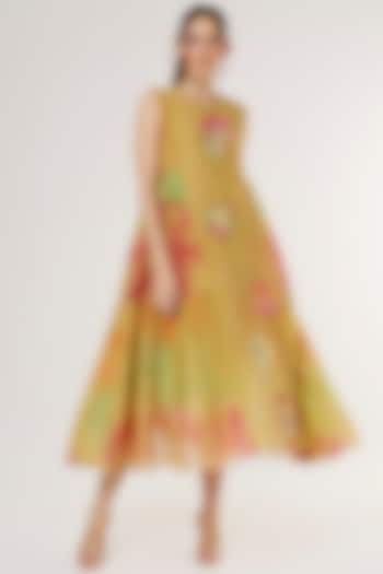 Mustard Printed Flared Dress by Capisvirleo