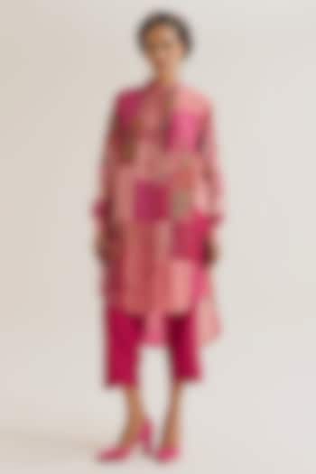 Fuchsia Linen & Jute Embroidered Kurta Set by Capisvirleo at Pernia's Pop Up Shop
