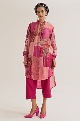 Fuchsia Linen & Jute Embroidered Kurta Set by Capisvirleo