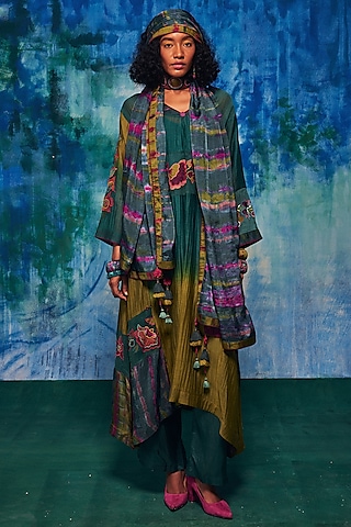 Teal & Olive Chanderi Applique Embroidered Kurta Set by Capisvirleo