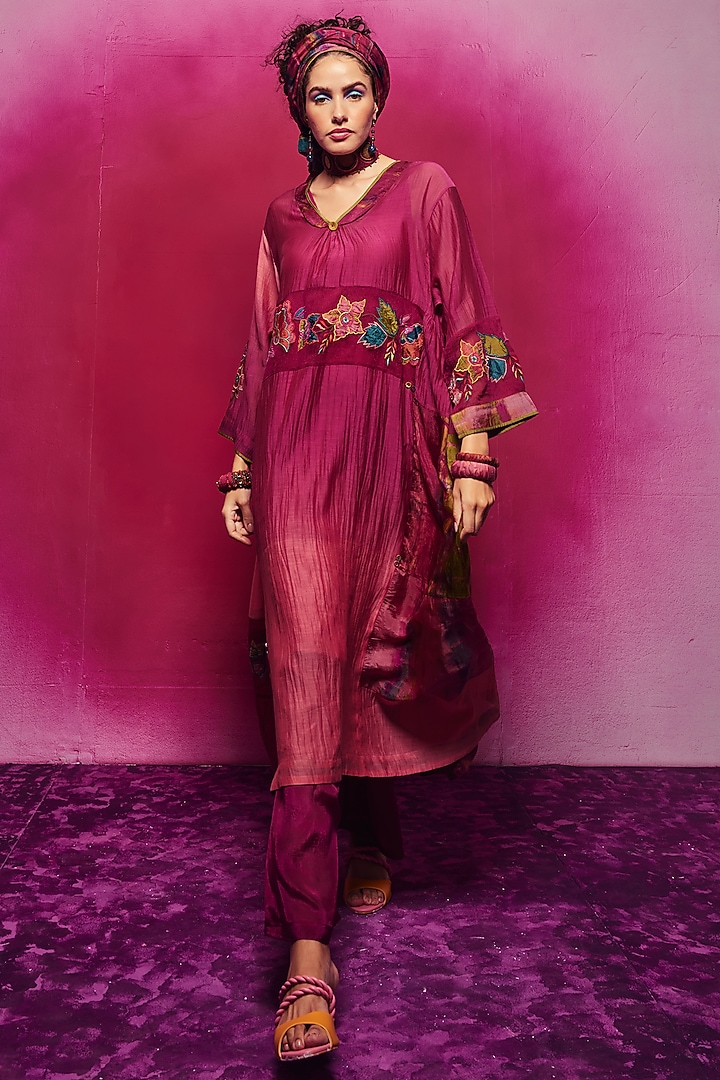 Peach & Fuchsia Chanderi Applique Embroidered Kurta Set by Capisvirleo at Pernia's Pop Up Shop