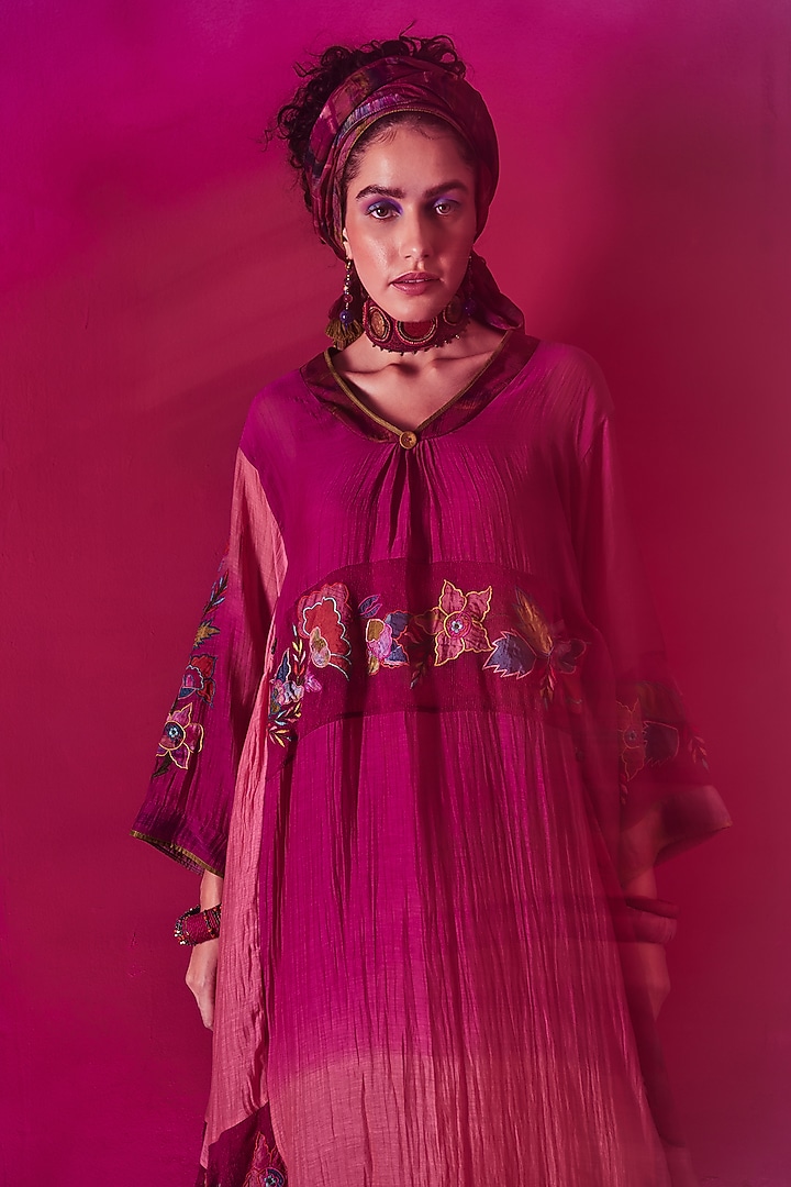 Peach & Fuchsia Chanderi Applique Embroidered Kurta Set by Capisvirleo at Pernia's Pop Up Shop