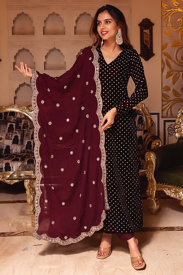 Wine Velvet Sequins Embroidered Kurta Set by Calmna at Pernia's Pop Up Shop