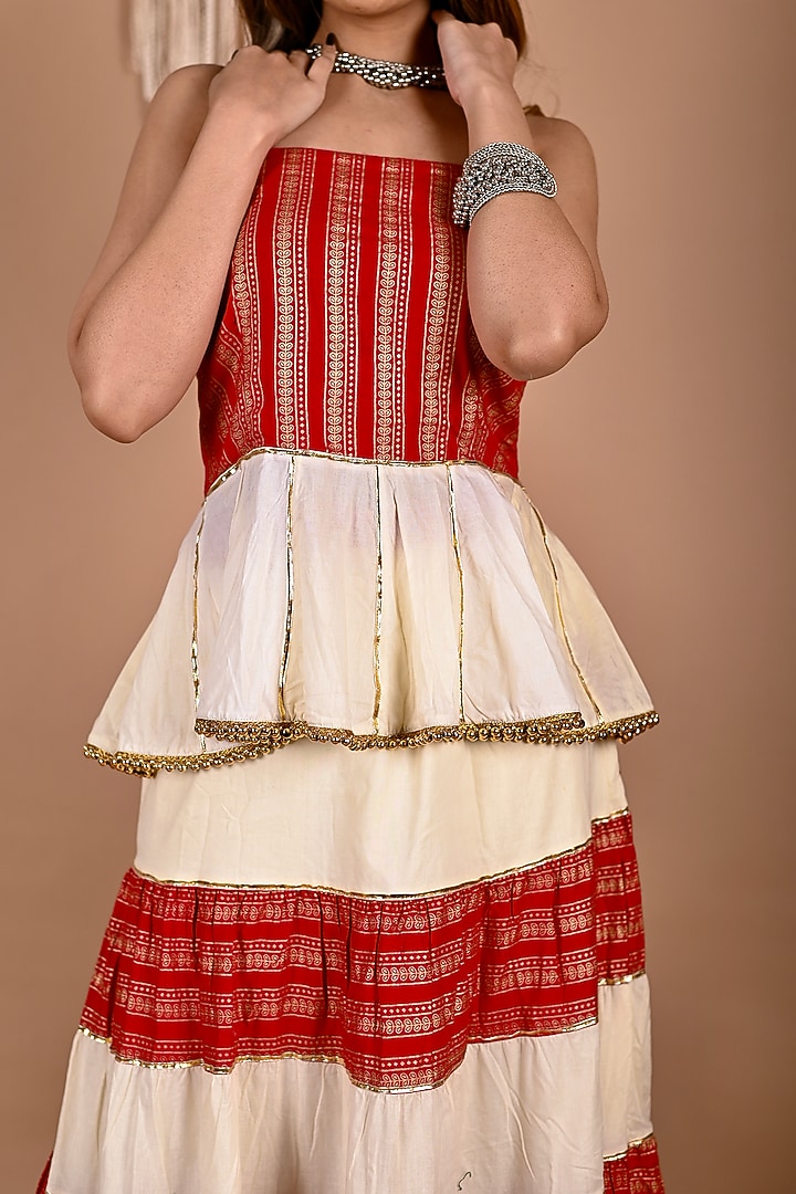 Red Embroidered Lehenga Set by Calmna at Pernia's Pop Up Shop