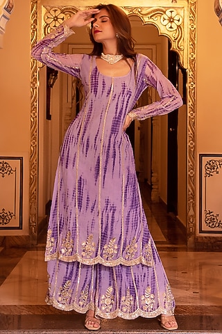 Lilac Georgette Sequins Embellished Leheriya Kurta Set by Calmna