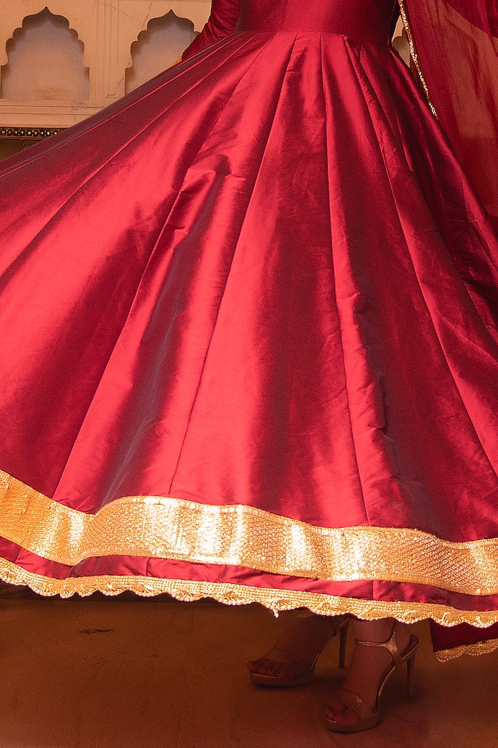 Red Silk Gota Patti Anarkali Set by Calmna at Pernia's Pop Up Shop