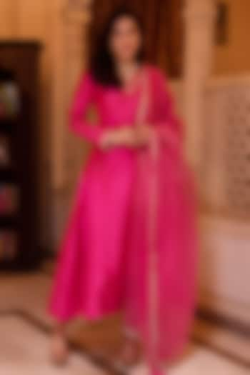 Rani Pink Taffeta Silk Kurta Set by Calmna at Pernia's Pop Up Shop