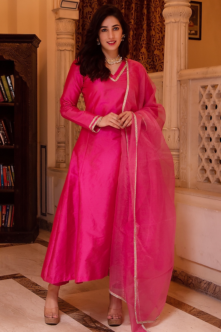 Rani Pink Taffeta Silk Kurta Set by Calmna at Pernia's Pop Up Shop