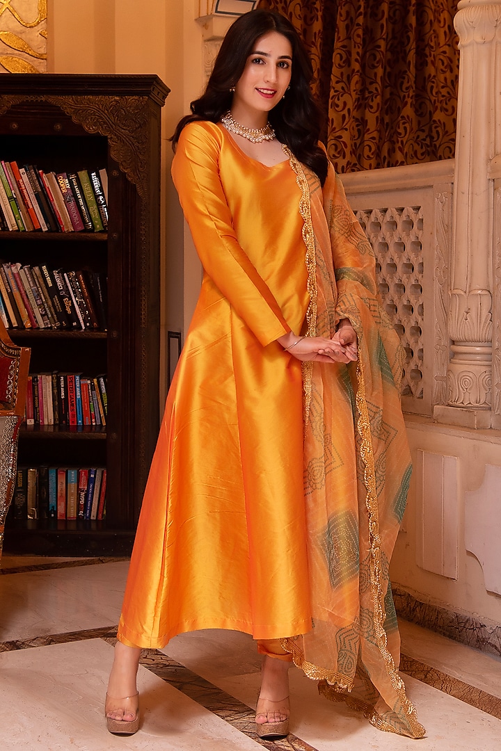 Yellow Taffeta Silk Kurta Set by Calmna