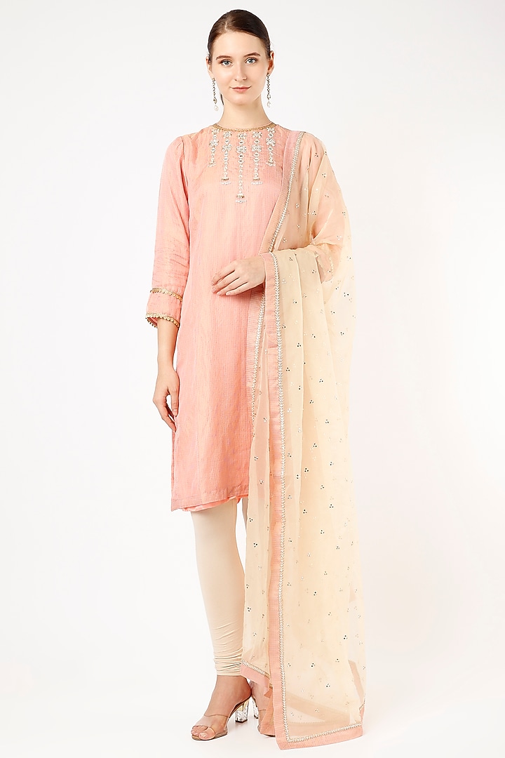 Peach Embroidered Kurta Set by Cedar and Pine at Pernia's Pop Up Shop
