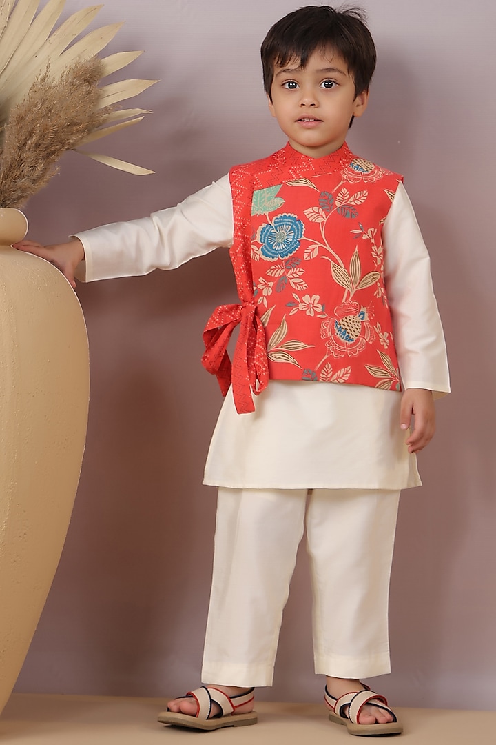 Red Muslin Block Printed Nehru Jacket Set For Boys by Casa Ninos