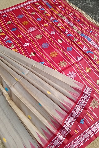 Beige Handwoven Saree by Chatrubhuja Das (Junior)