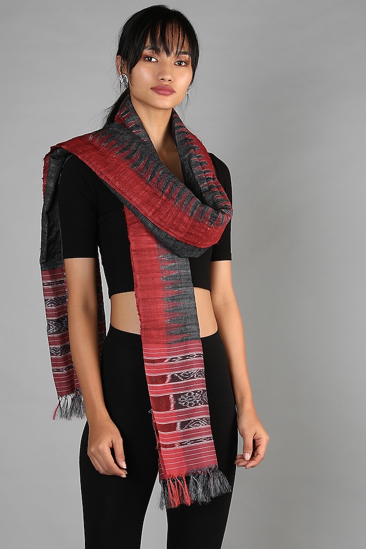 Black & Red Tussar Tie-Dye Dupatta by Chaturbhuj Das