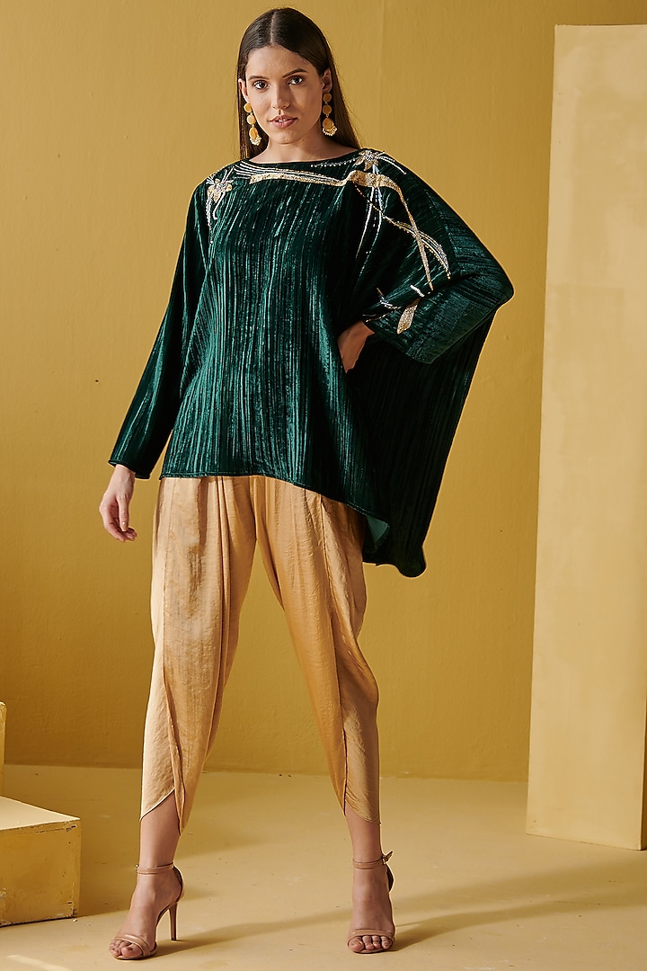 weerstand bieden Tirannie licentie Emerald Green Velvet Top Design by Chique Clothing at Pernia's Pop Up Shop  2023