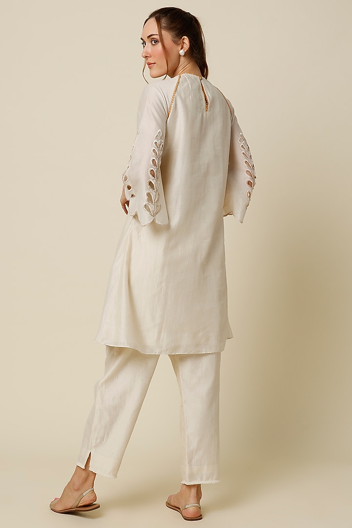 Ivory Embroidered Kurta Set by Chandrima at Pernia's Pop Up Shop