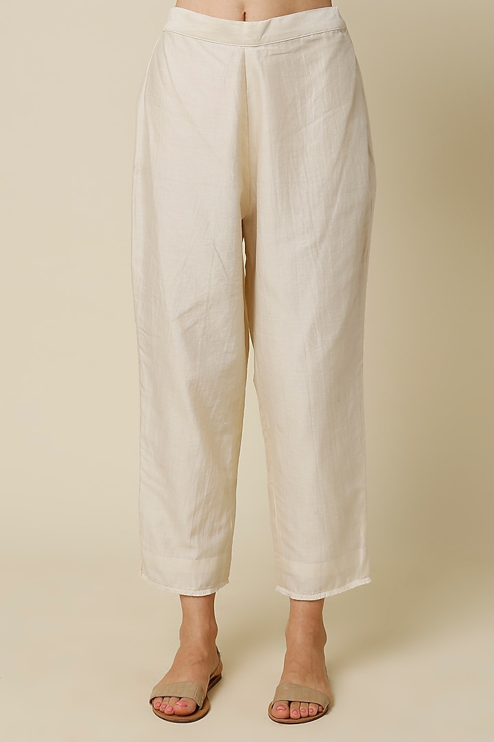Ivory Embroidered Kurta Set by Chandrima at Pernia's Pop Up Shop