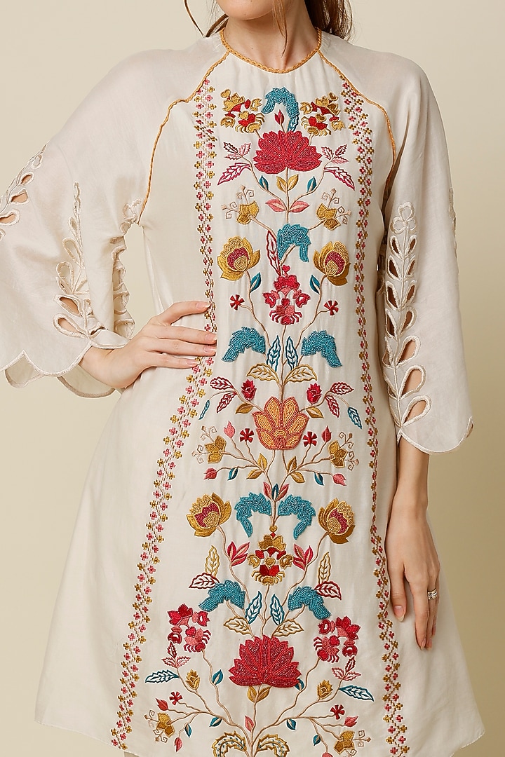 Ivory Embroidered Kurta Set by Chandrima at Pernia's Pop Up Shop