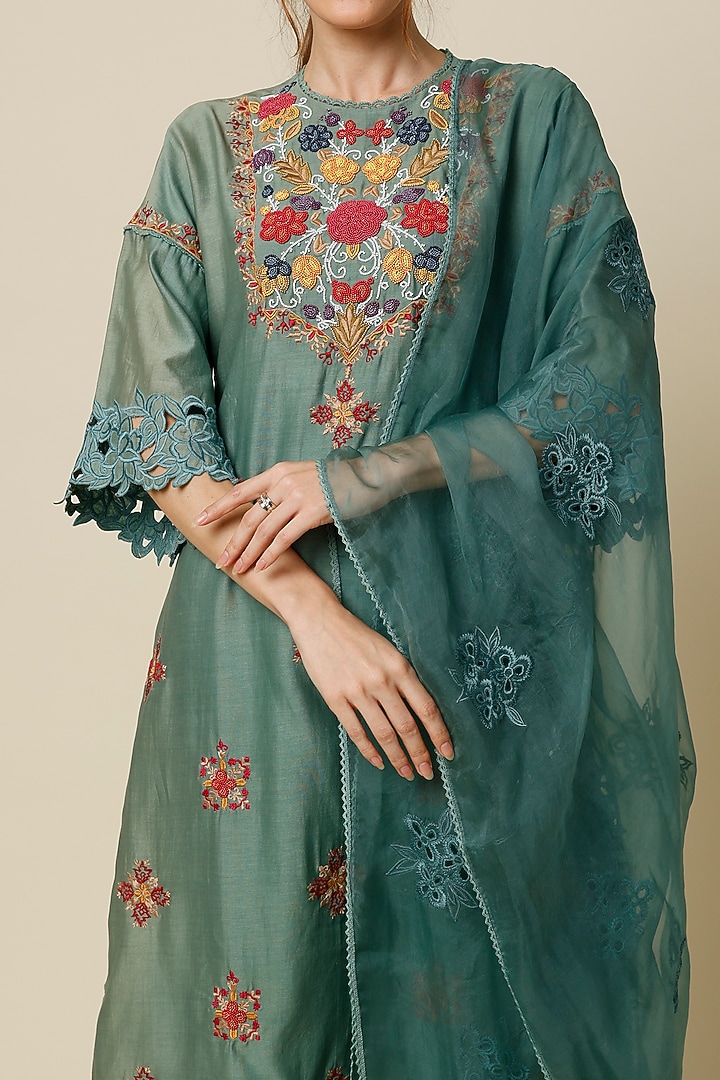Emerald Green Embroidered Kurta Set by Chandrima at Pernia's Pop Up Shop